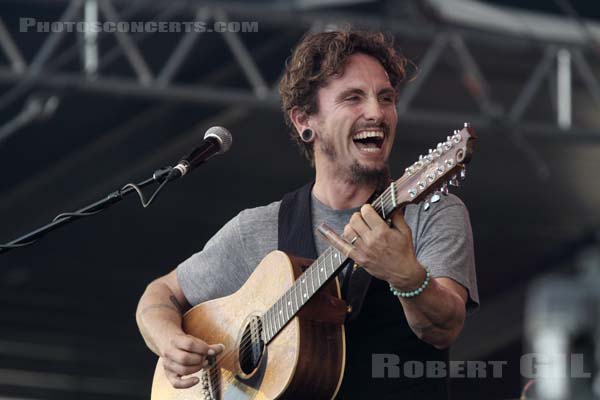 THE JOHN BUTLER TRIO - 2011-06-25 - PARIS - Hippodrome de Longchamp - 